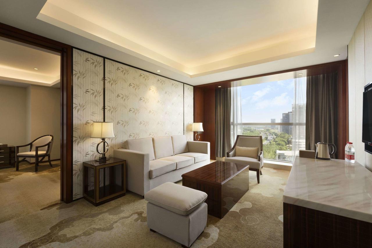 Ramada Jiaxing Hotell Exteriör bild