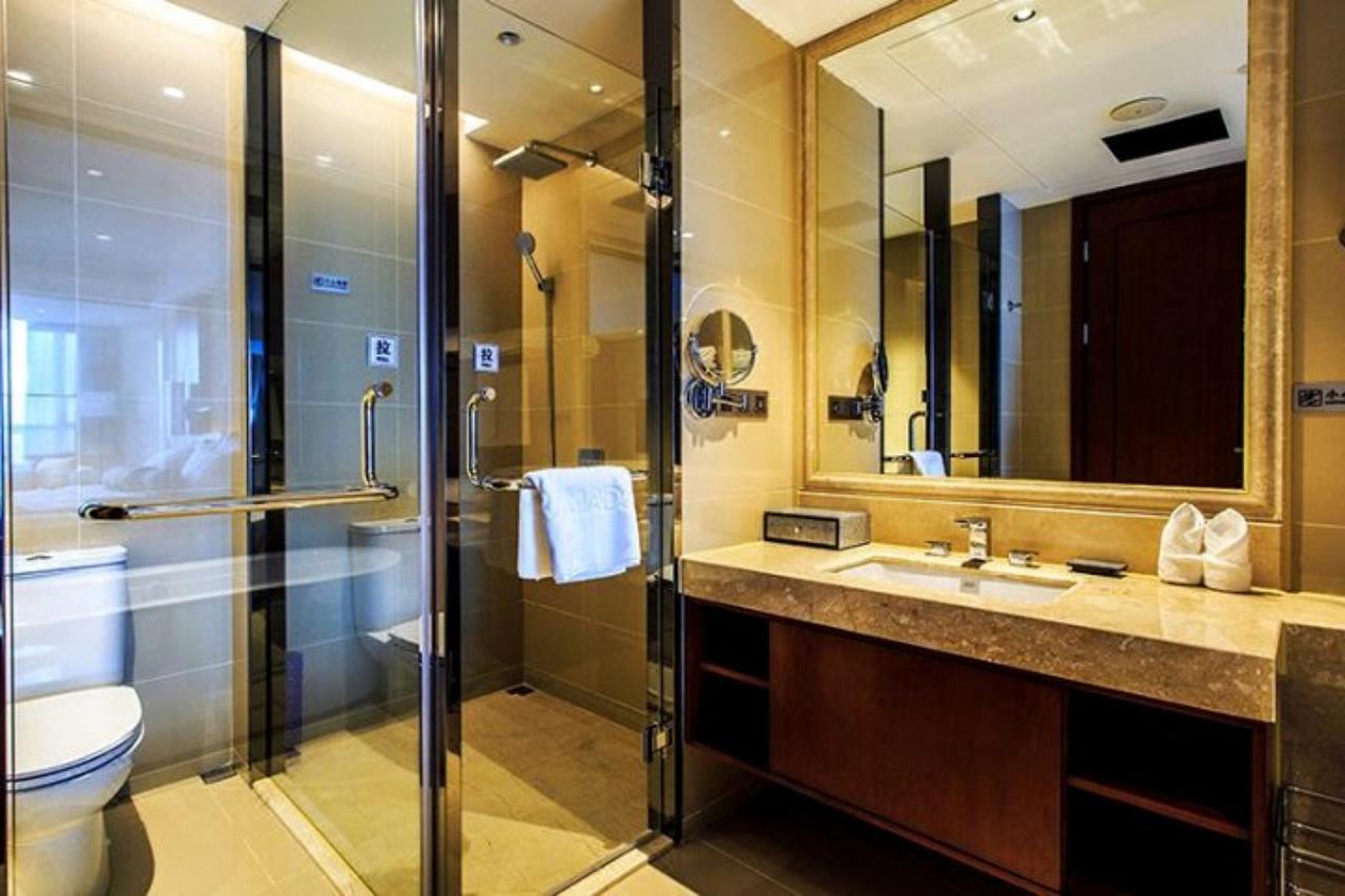 Ramada Jiaxing Hotell Exteriör bild