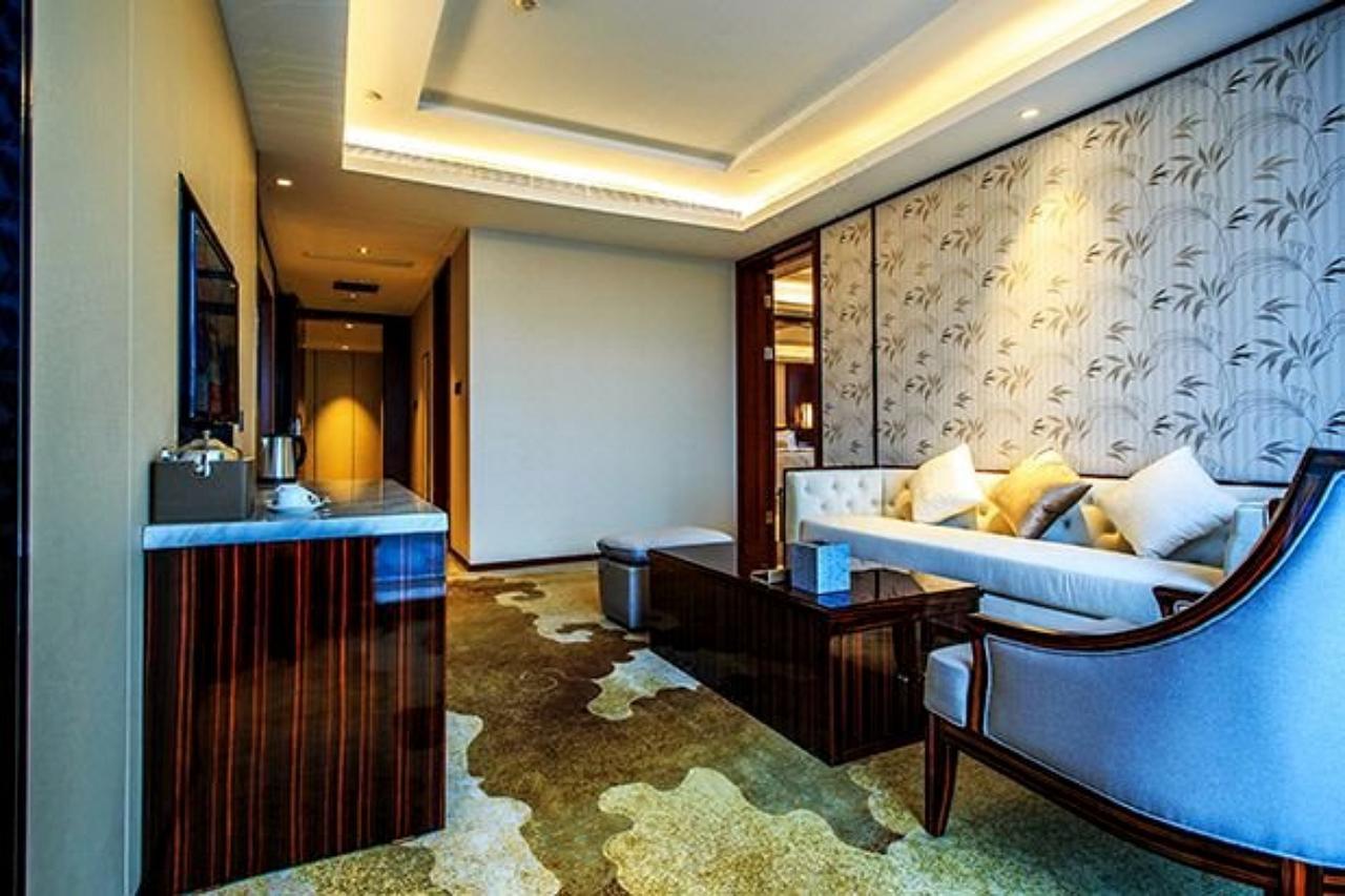 Ramada Jiaxing Hotell Exteriör bild